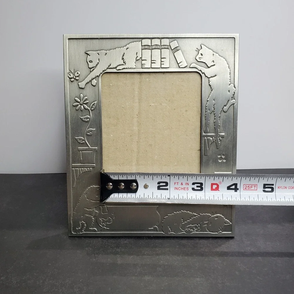 Pewter Cat Picture Frame|Embossed Kittens w/‎ Books & Yarn|Free Standing 3.5